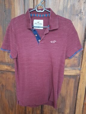 Hollister Men's Maroon Polo with Navy Trim